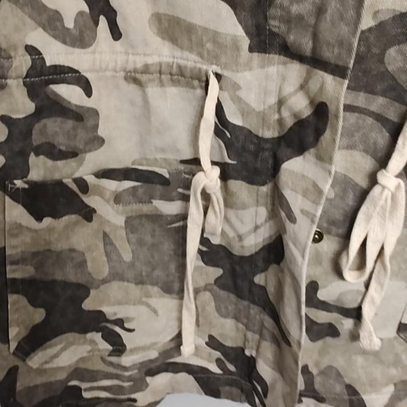 Grey camo mock neck jacket nwt - Picture 3 of 10